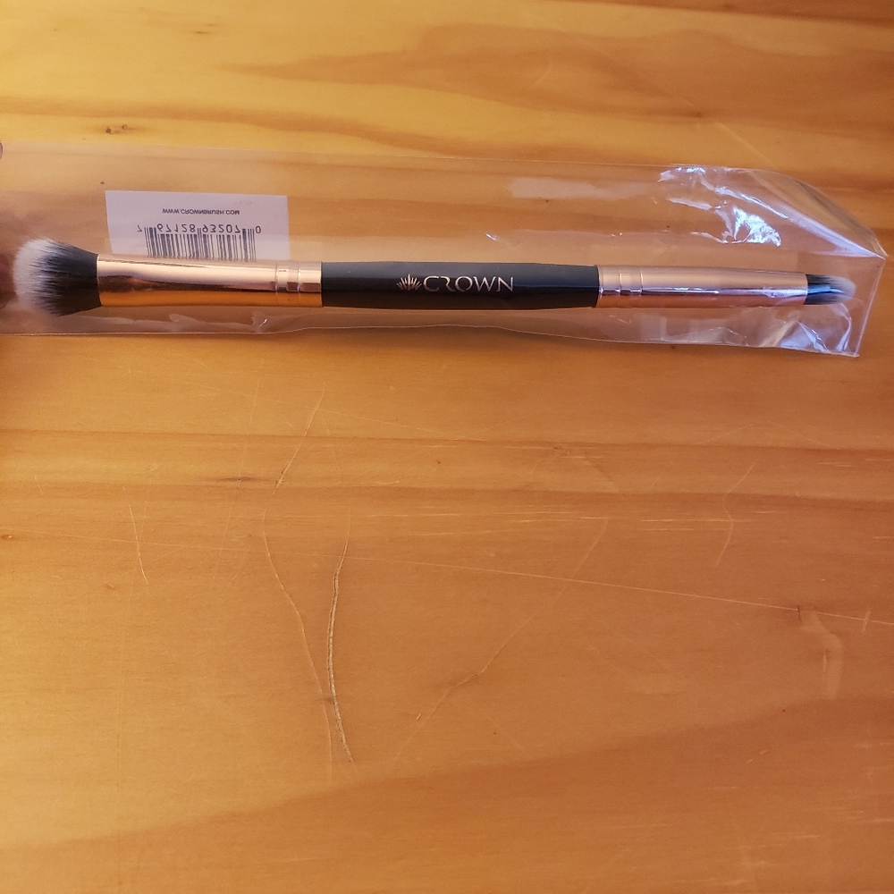 Crown Brush C8202 Chisel Fluff/Precision Crease